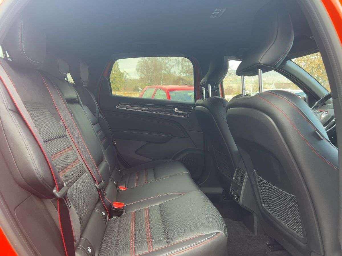 Fahrzeugabbildung Renault Arkana R.S. LINE TCe 140 EDC +WKR Alu