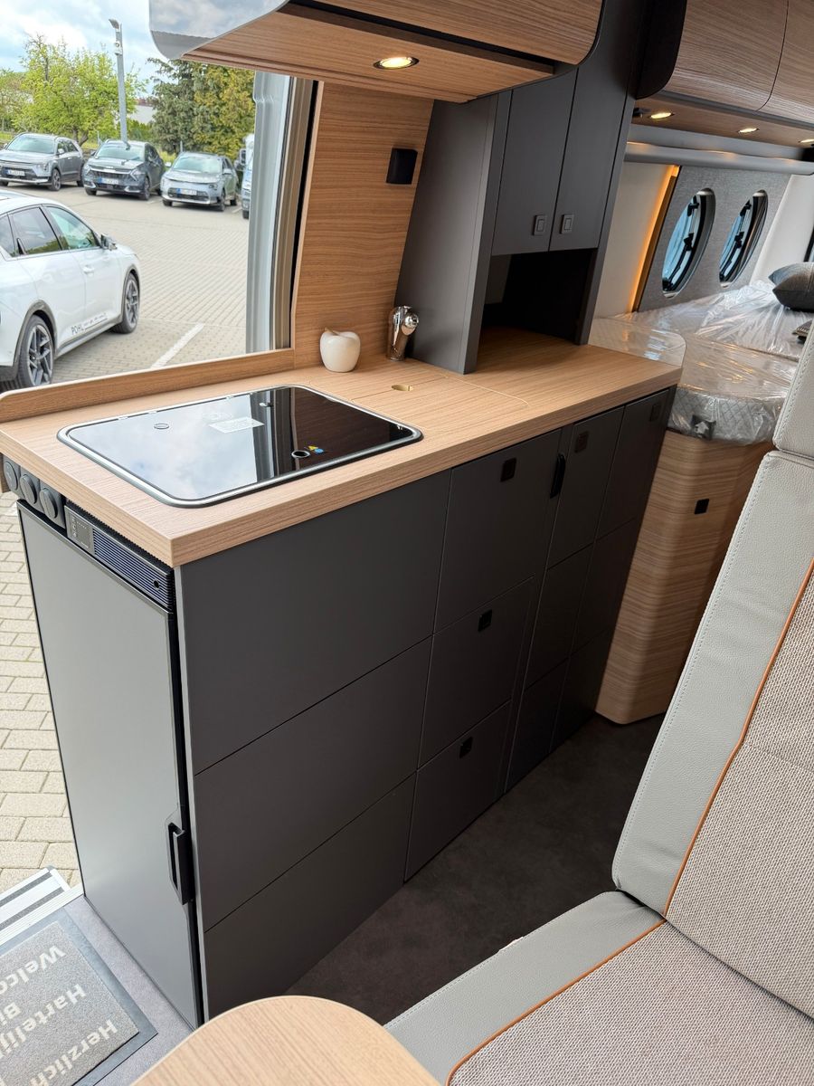 Fahrzeugabbildung Malibu Van first class - two rooms GT skyview 640 LE RB