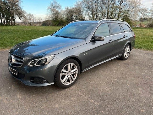 Image of Mercedes-Benz E 220