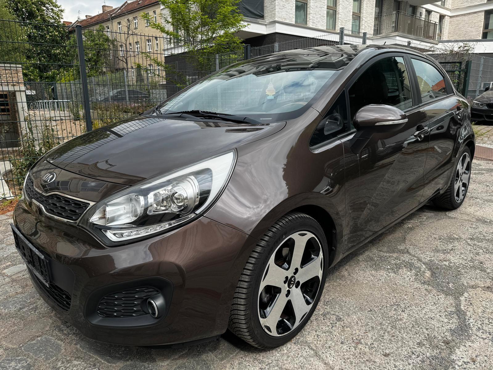 Kia Rio FIFA World Cup Edition AUT*LEDER*Klima