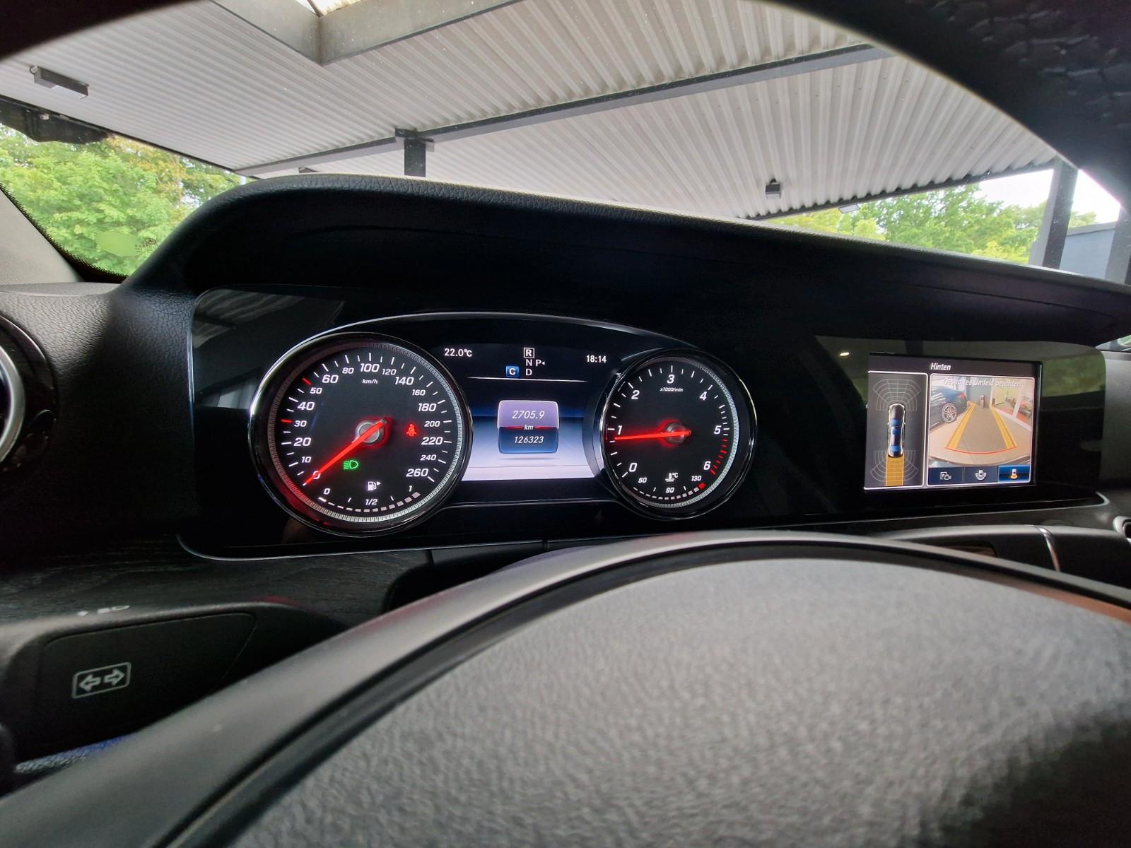 Mercedes-Benz E 220d Lim. AVANTGARDE Teilleder/Kamera/LED