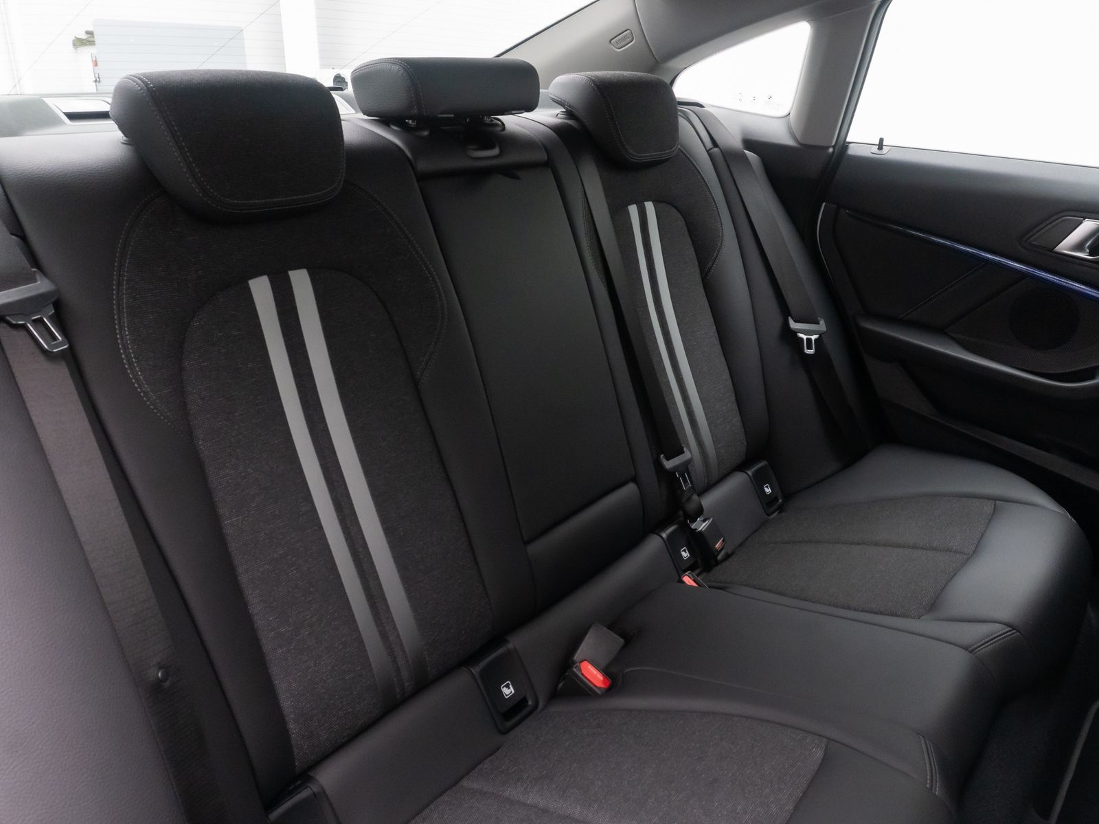 Fahrzeugabbildung BMW 220d Gran Coupé Sport Line HUD DAB Alarm Komfort