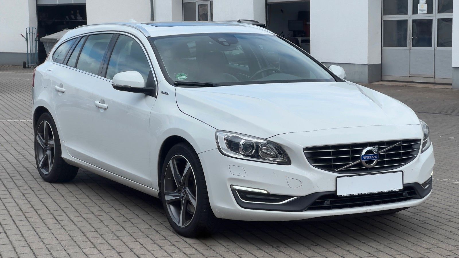 Fahrzeugabbildung Volvo V60 Kombi Summum AWD*Mietkauf*GSD*TEMP*RFK*