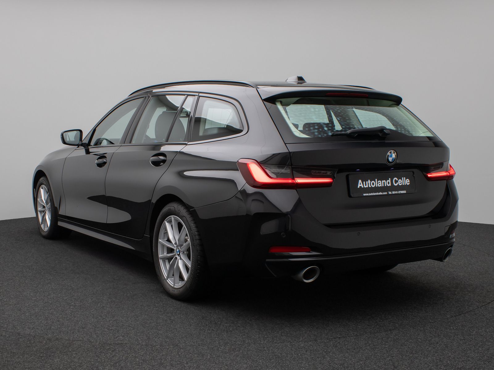 Fahrzeugabbildung BMW 330i xD DAB HUD CockPitPro PDCFernlichtassist