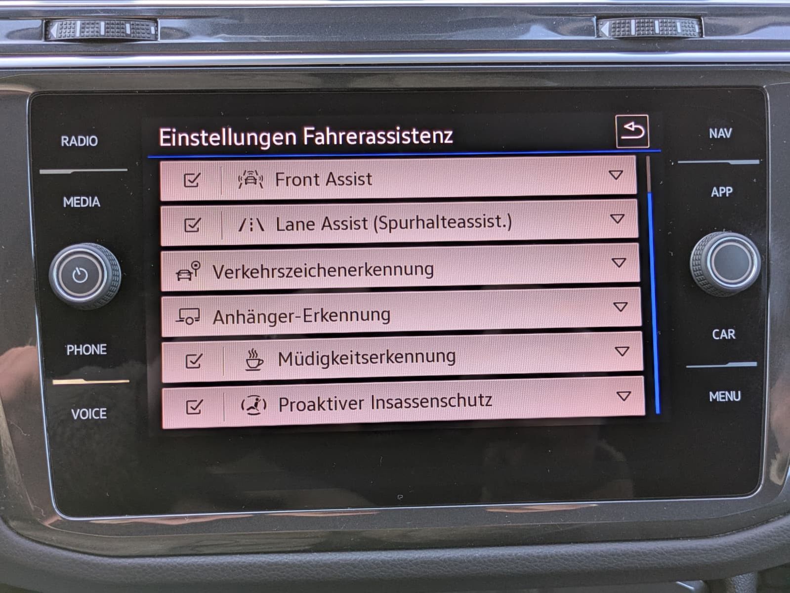 Fahrzeugabbildung Volkswagen Tiguan 2.0 TDI Life LED*AHK*ACC*SHZ*NAVI*APP