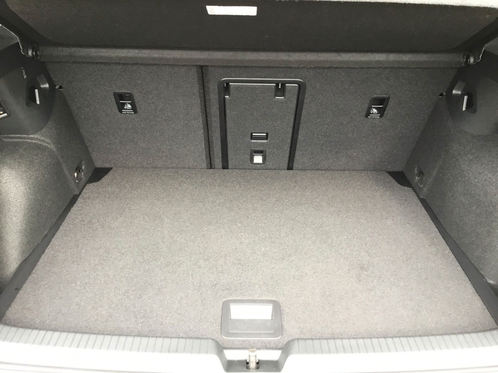 Fahrzeugabbildung Volkswagen Golf 1.5 eTSI DSG Goal+AHK+LED+Kamera+AppConnect