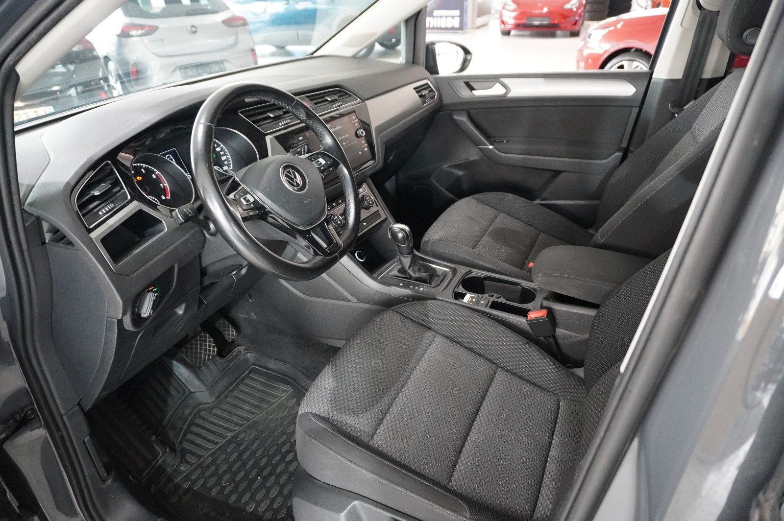 Fahrzeugabbildung Volkswagen Touran 1.5 TSI COMFORTL. DSG 7-SITZE NAVI/SH/DAB