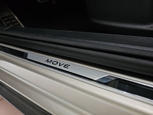 Fahrzeugabbildung Volkswagen T-Roc 1.5 TSI DSG Move AHK NAVI RFK SHZ