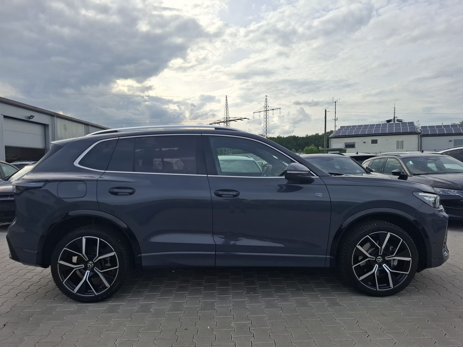 Image du véhicule Volkswagen Tiguan 2.0 TDI 4M R-Line PANO*H&amp;K*AHK*MATRIX*20".