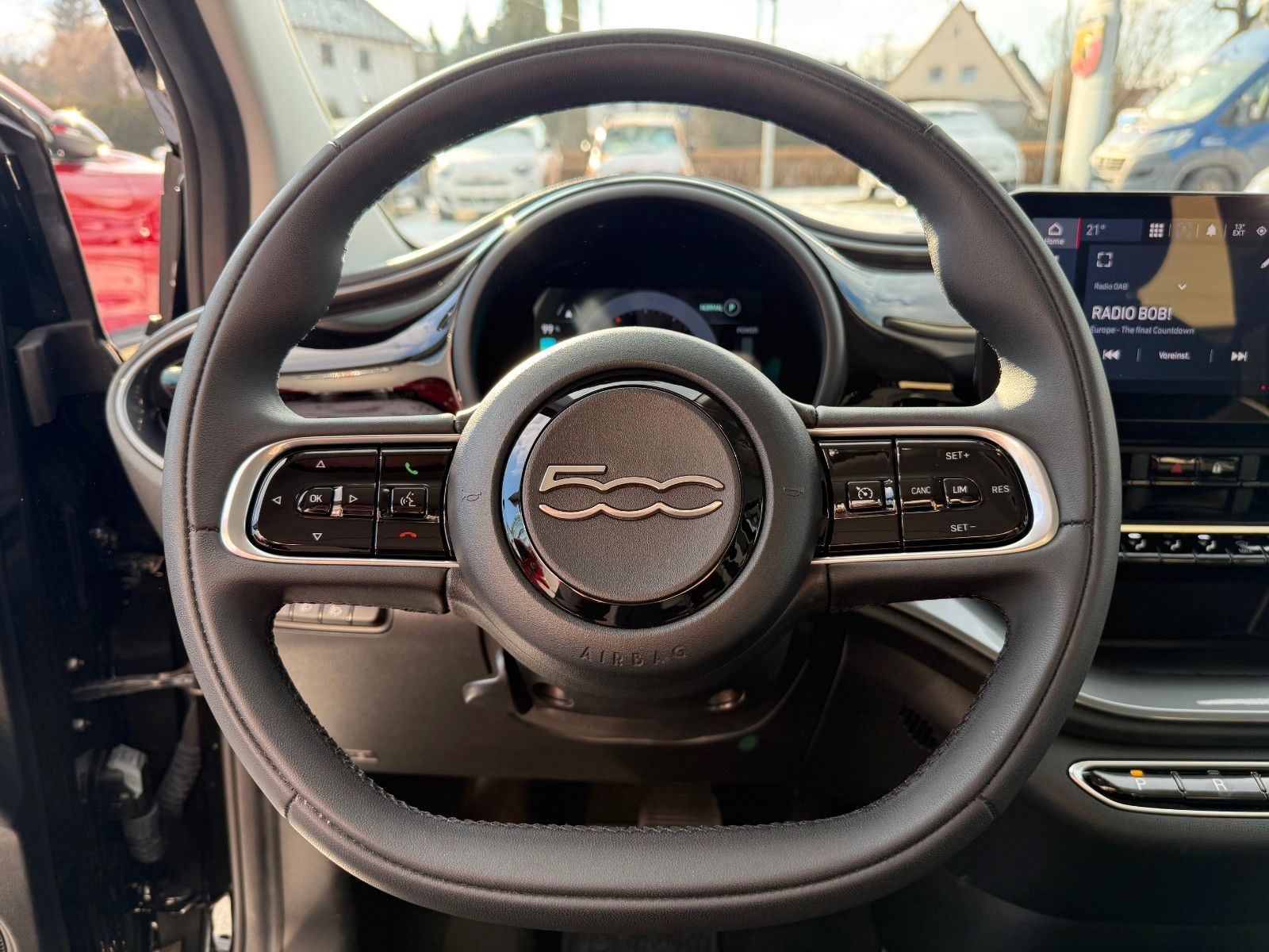 Fahrzeugabbildung Fiat 500e Apple CarPlay /Android Auto Touch Klima USB