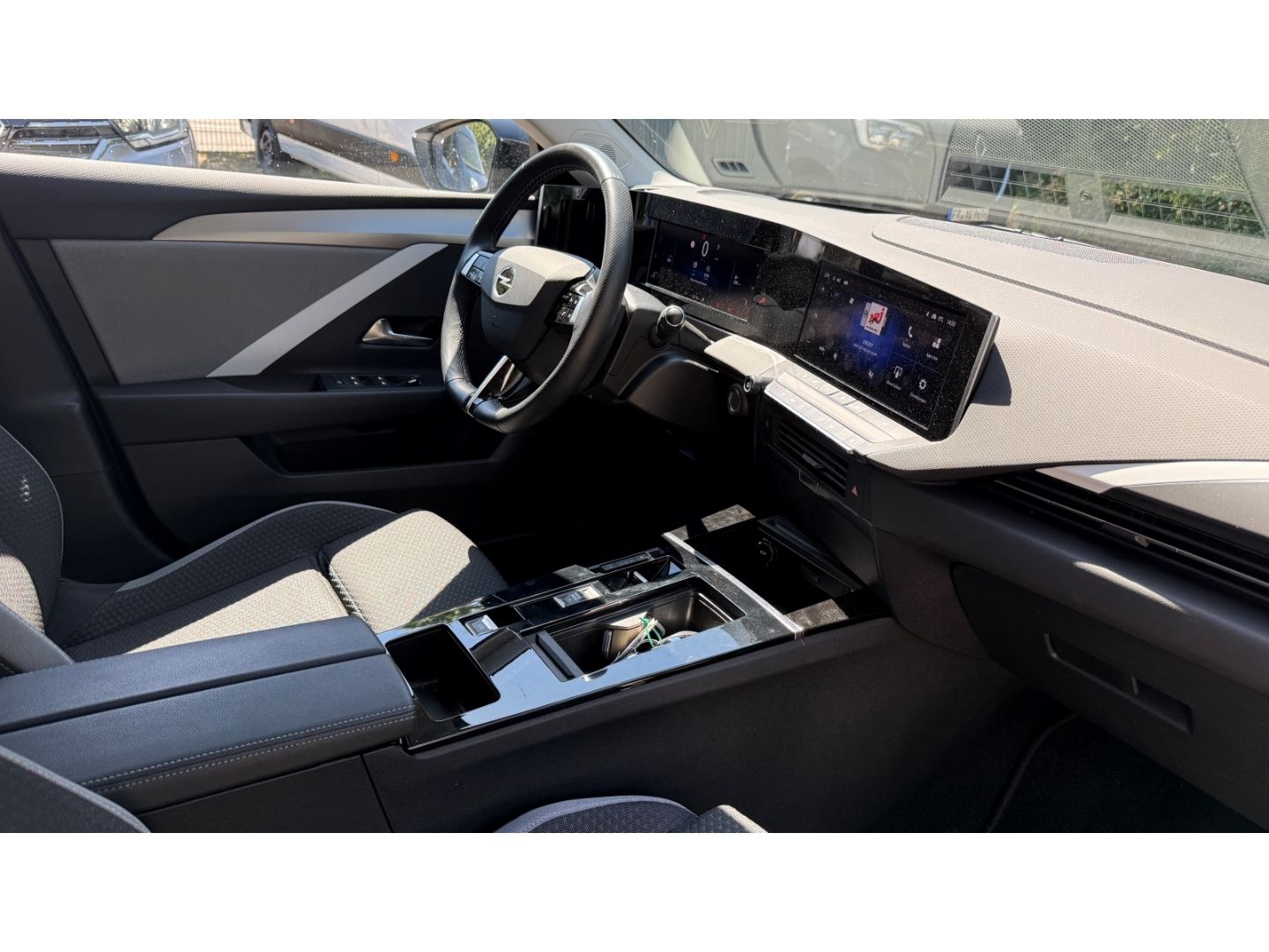 Fahrzeugabbildung Opel Astra L Sports Tourer Edition Navi Digitales Coc