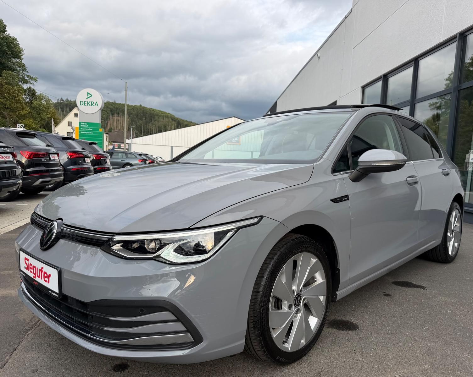 Volkswagen Golf VIII Lim. 1.5 TSI Style/AHK/ACC/Panorama