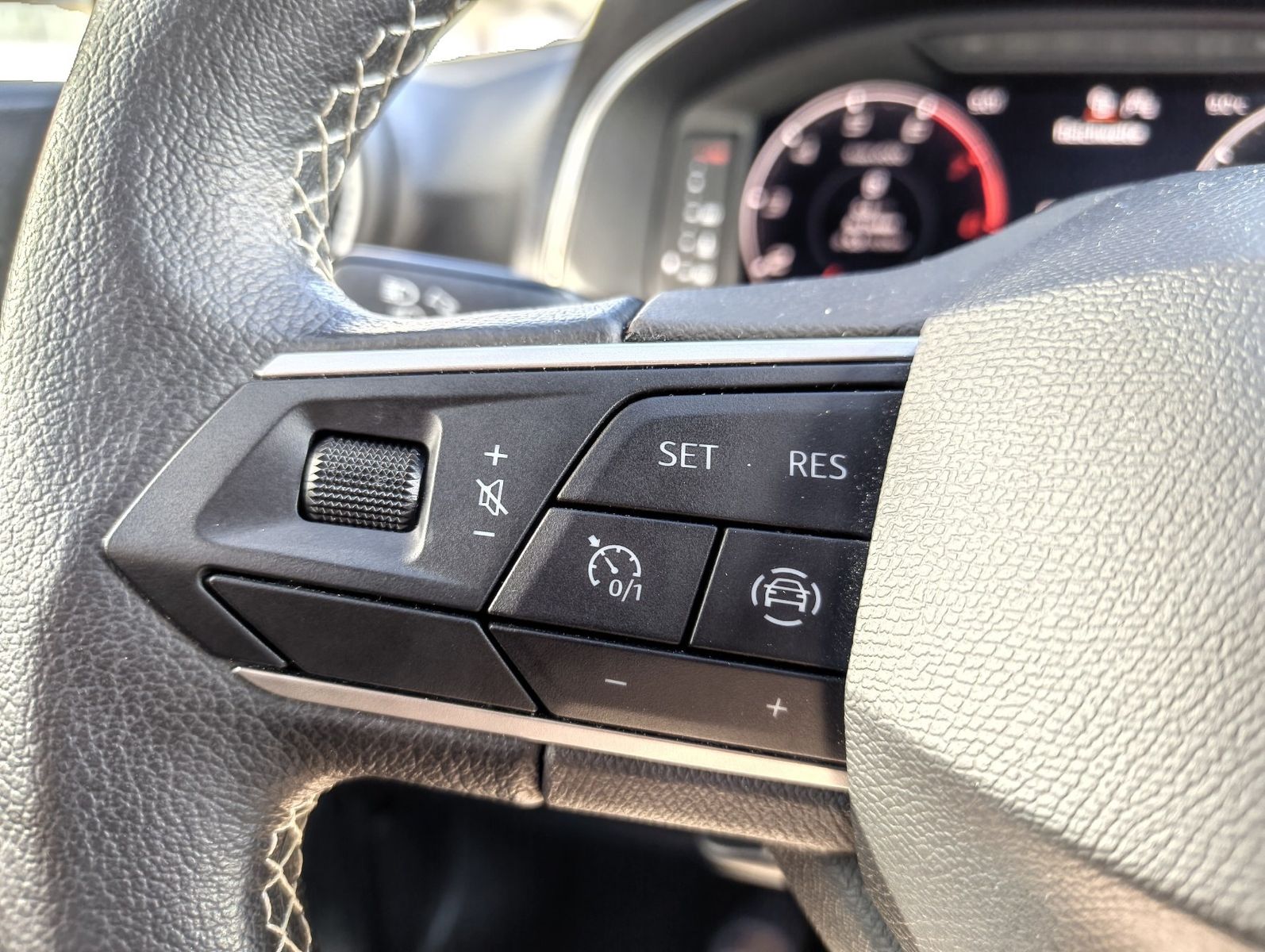 Fahrzeugabbildung SEAT Ibiza Style 1.0 TSI + A/C + Full Link + DAB