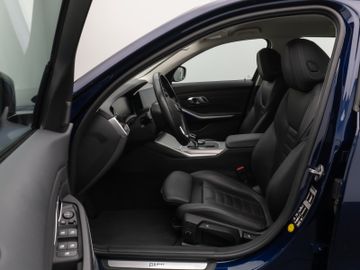 Fahrzeugabbildung BMW 320d xD Sport Line Kamera Laser HiFi AHK Komfort