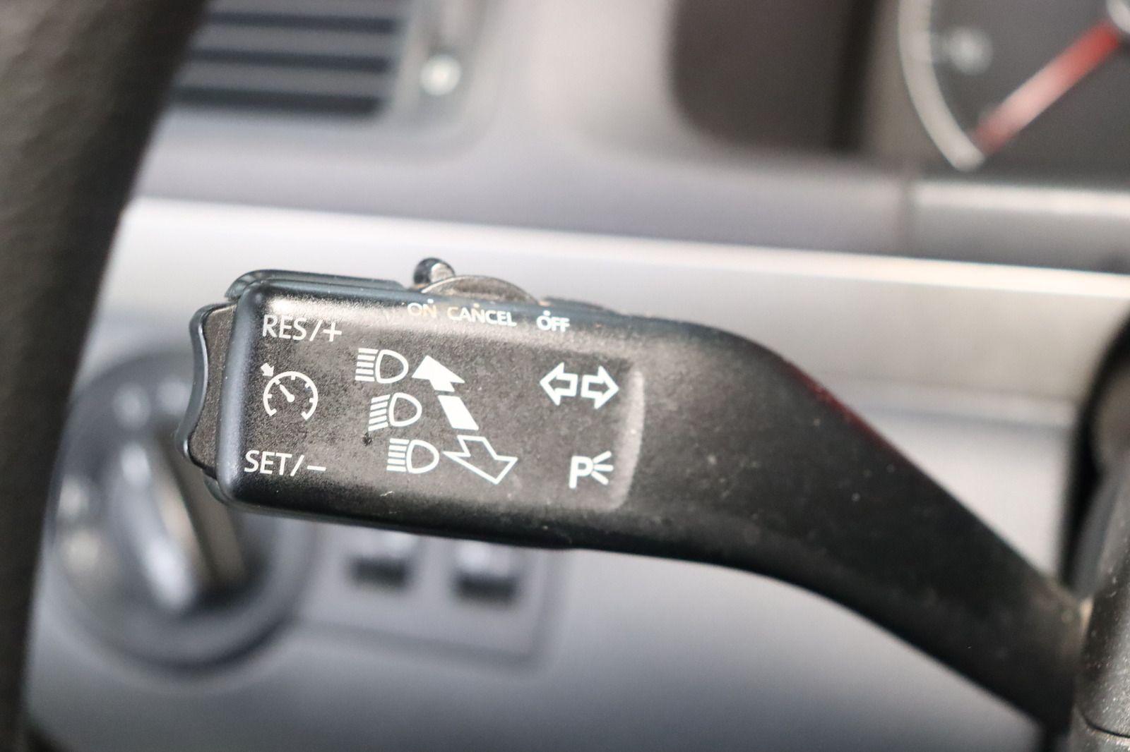 Fahrzeugabbildung Volkswagen Touran 1.4 TSI DSG 7- Sitzer * HU/AU 05.27