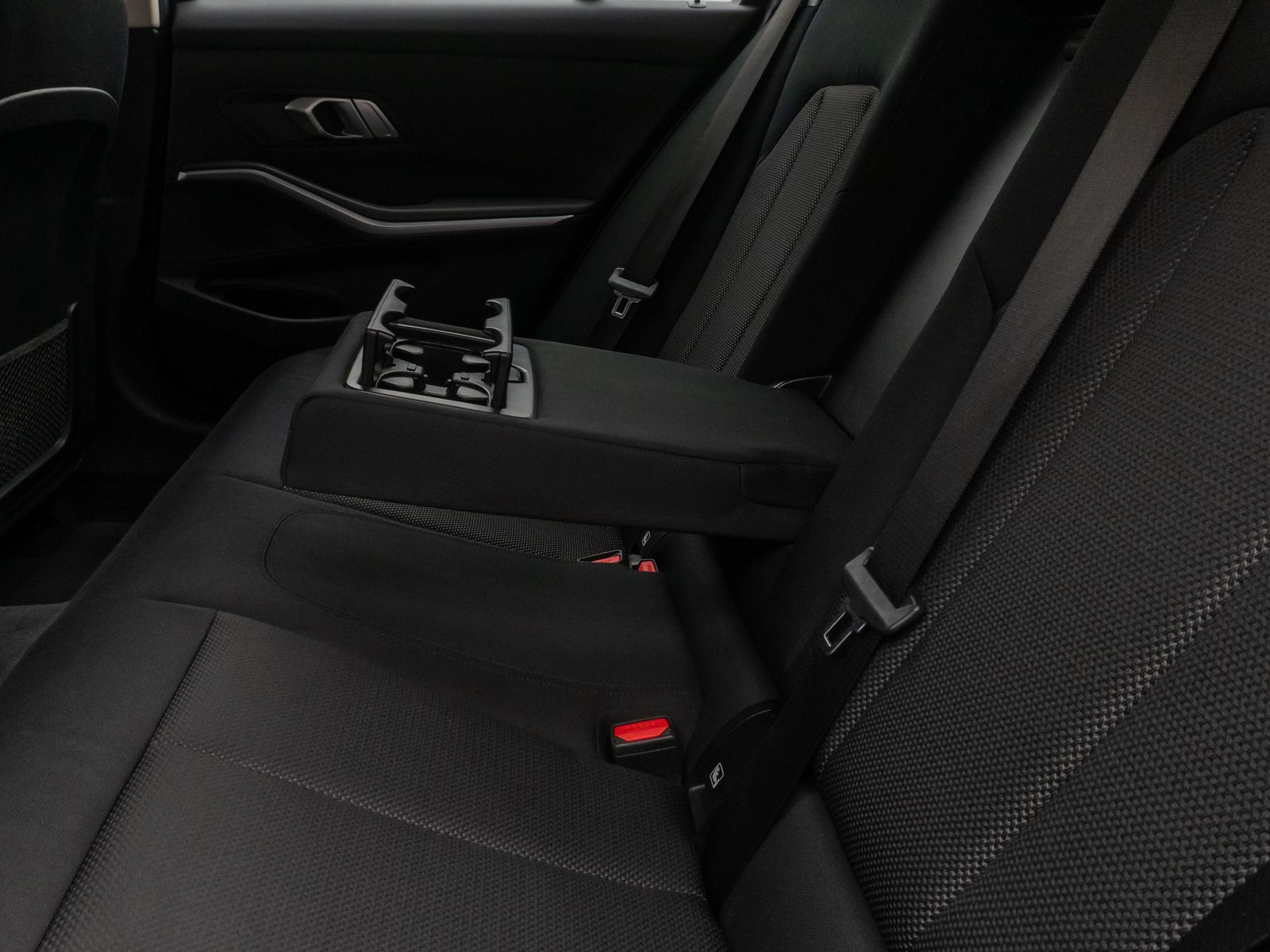 Fahrzeugabbildung BMW 330e Stop&Go DAB Kamera Alarm MSportleder 17Zoll