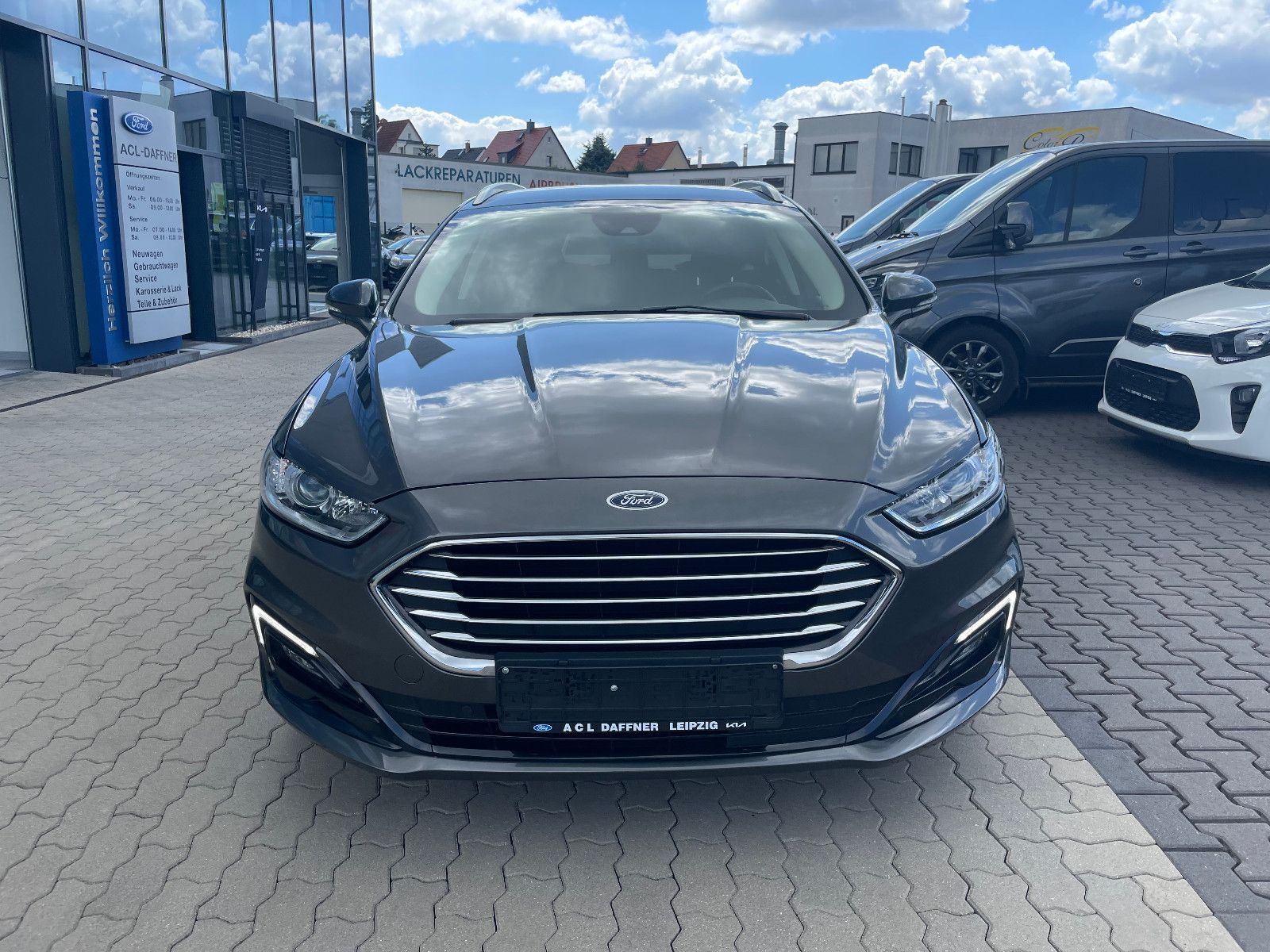 Fahrzeugabbildung Ford Mondeo Titanium, Automatik