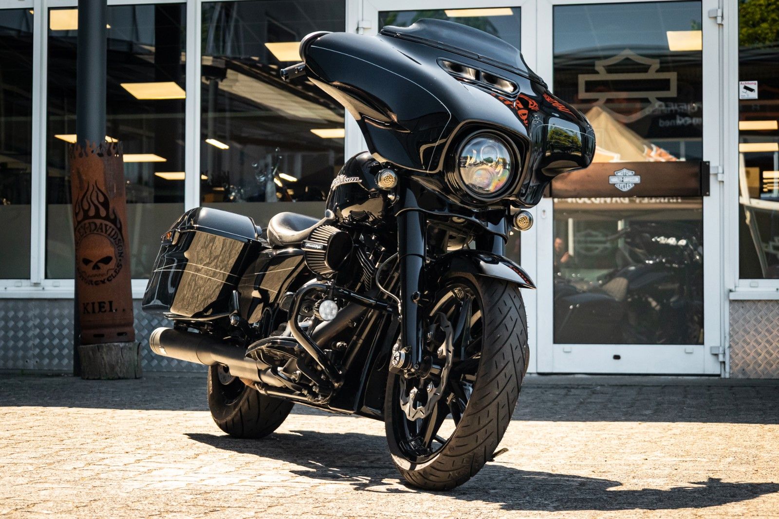 Fahrzeugabbildung Harley-Davidson FLHXS Street Glide - Jekill&Hyde -Wilbers