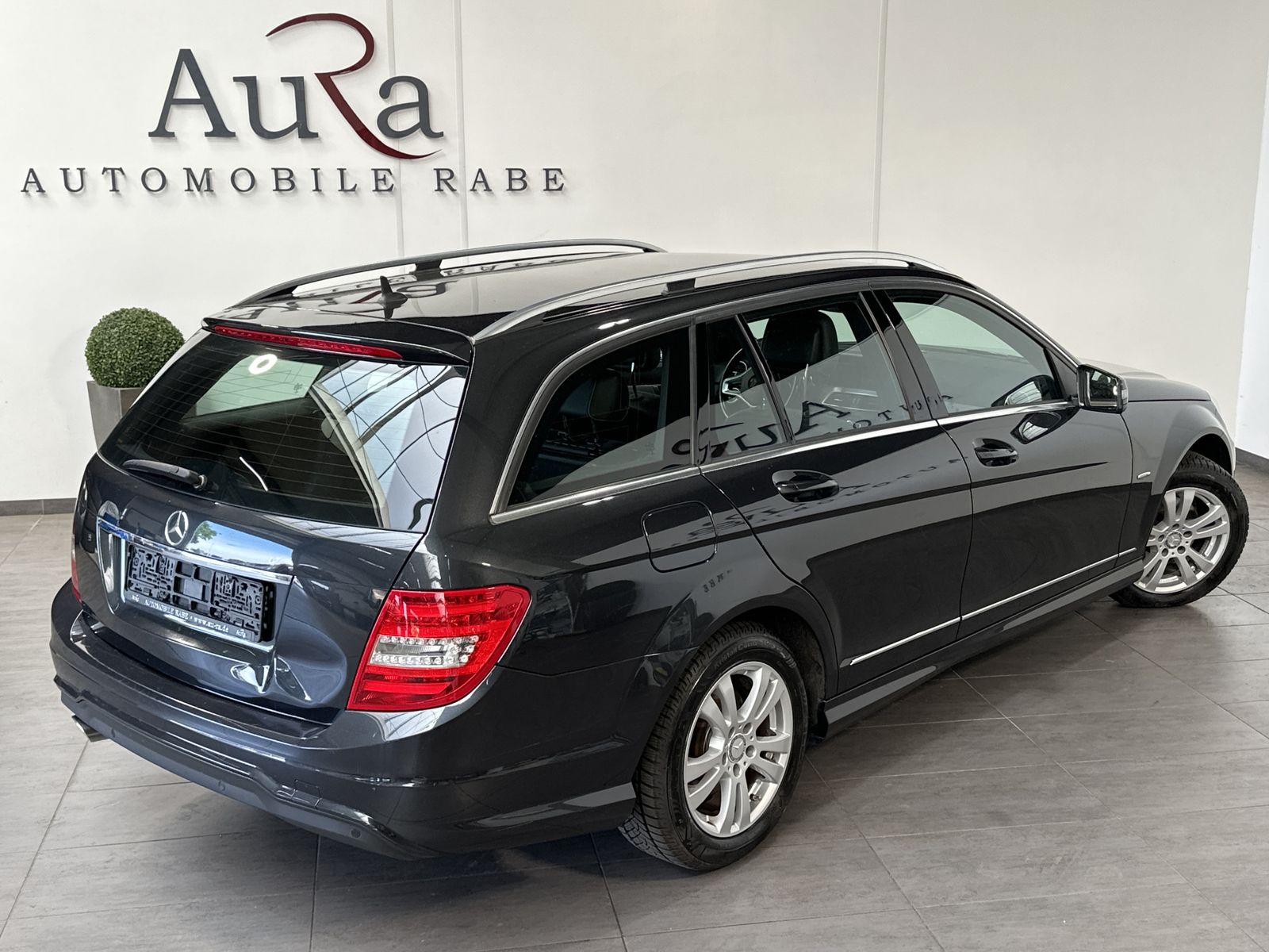 Fahrzeugabbildung Mercedes-Benz C 220d T AMG-Paket NAV+SHZ+MFL+PARKTRONIC+17Zo