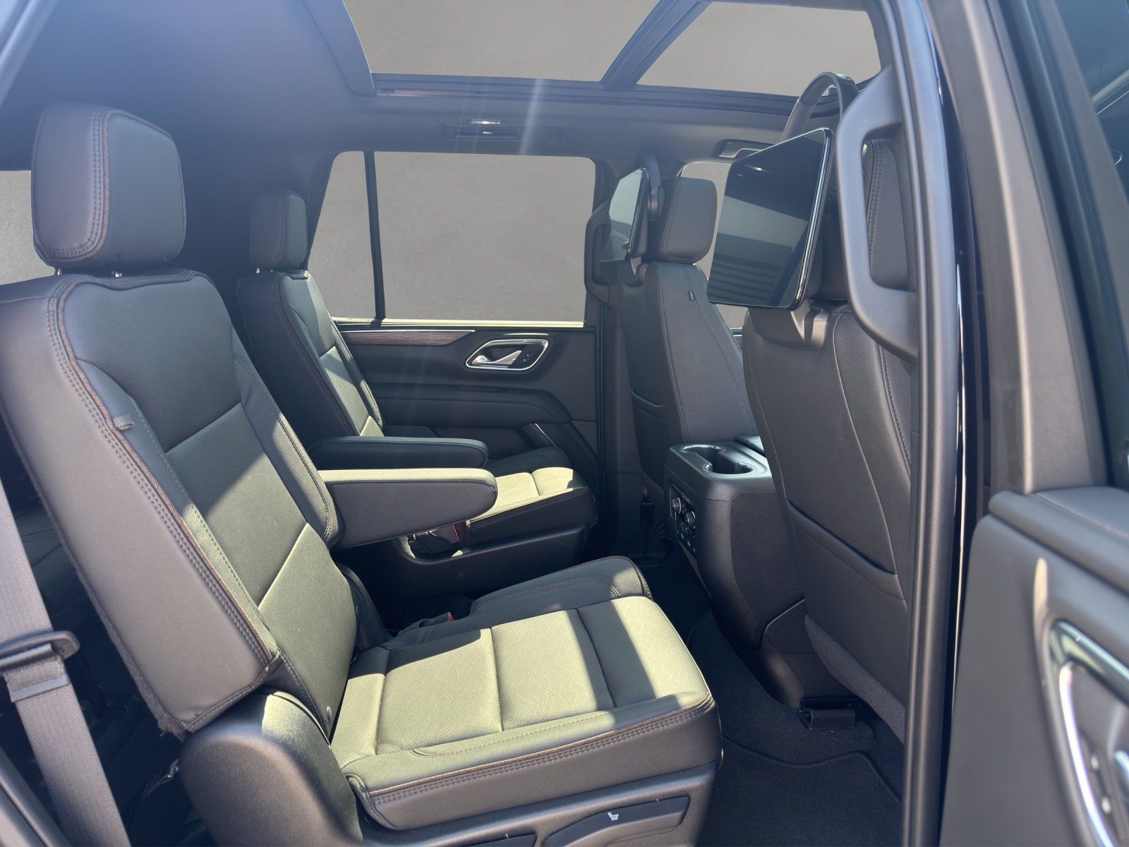 Fahrzeugabbildung Chevrolet Tahoe High Country 6.2 Liter V8/PANO/FOND-ENT/7S