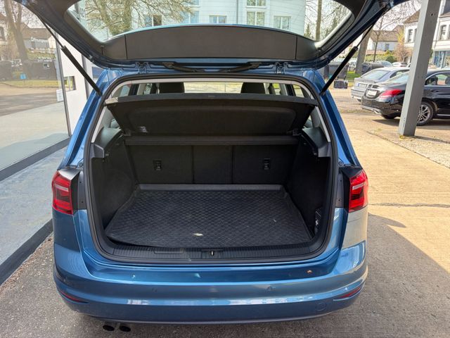Fahrzeugabbildung Volkswagen Golf Sportsvan VII Highline Autom.+AHK+Navi+PDC
