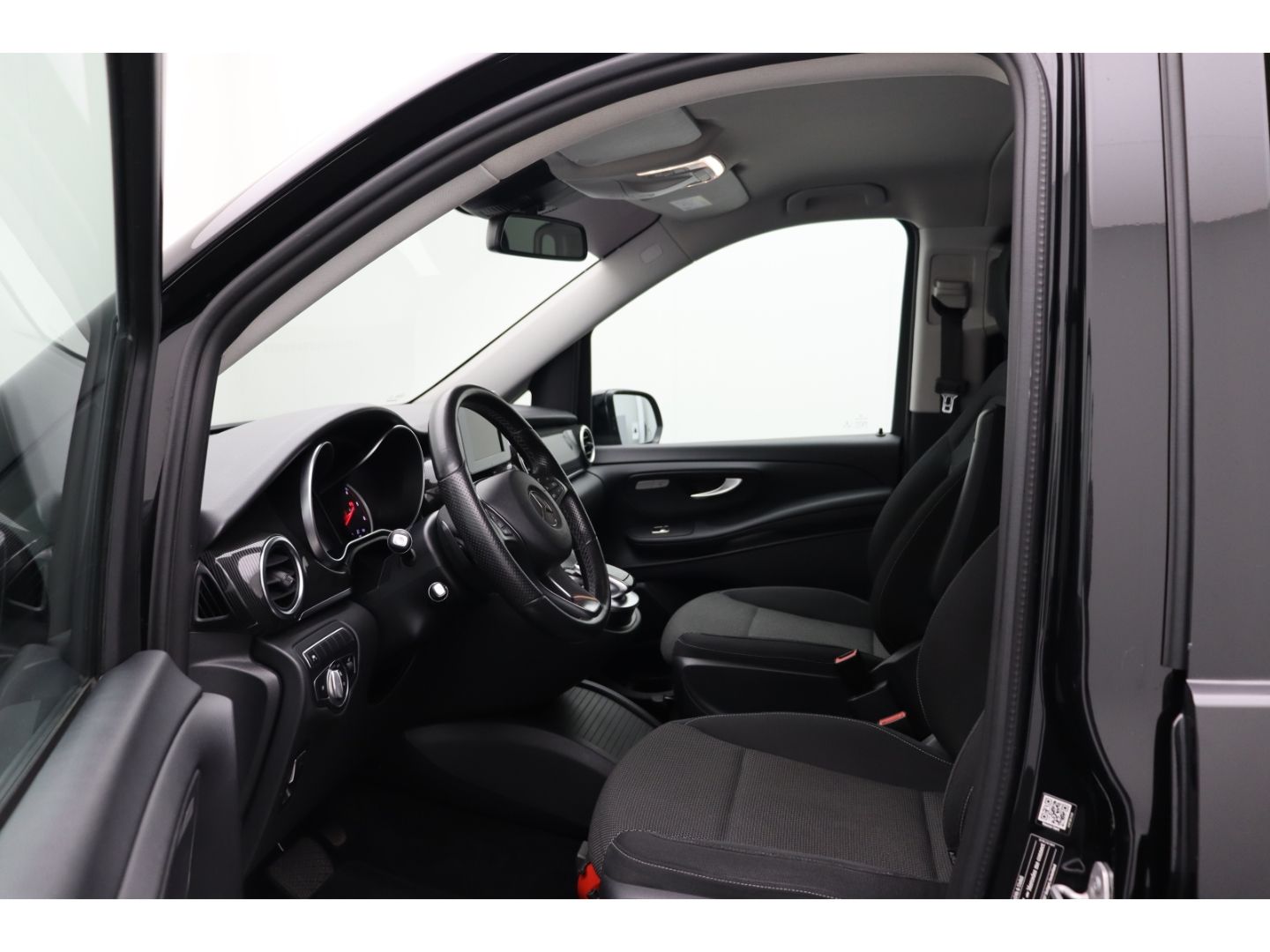 Fahrzeugabbildung Mercedes-Benz V 250 EDITION lang AHK LED Totwinkelassistent 3-