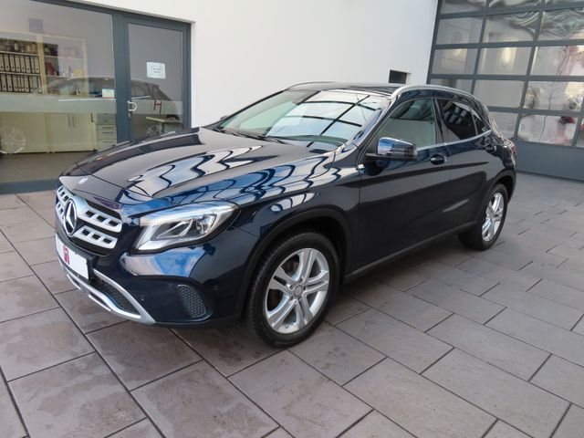 Mercedes-Benz GLA 200 LED/Leder/PDC/Klima/Ambient./PDC/Temp.