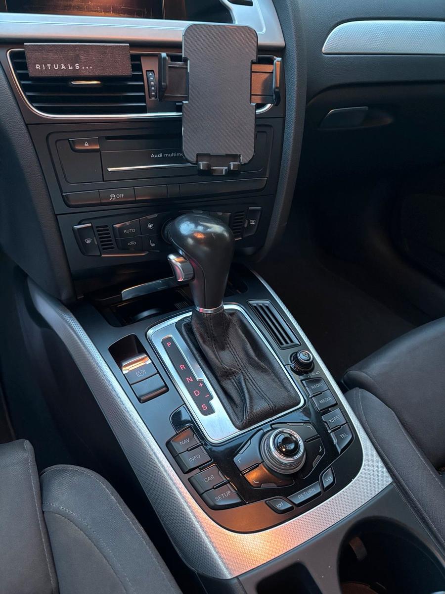 Audi A4 2011 — photo 13