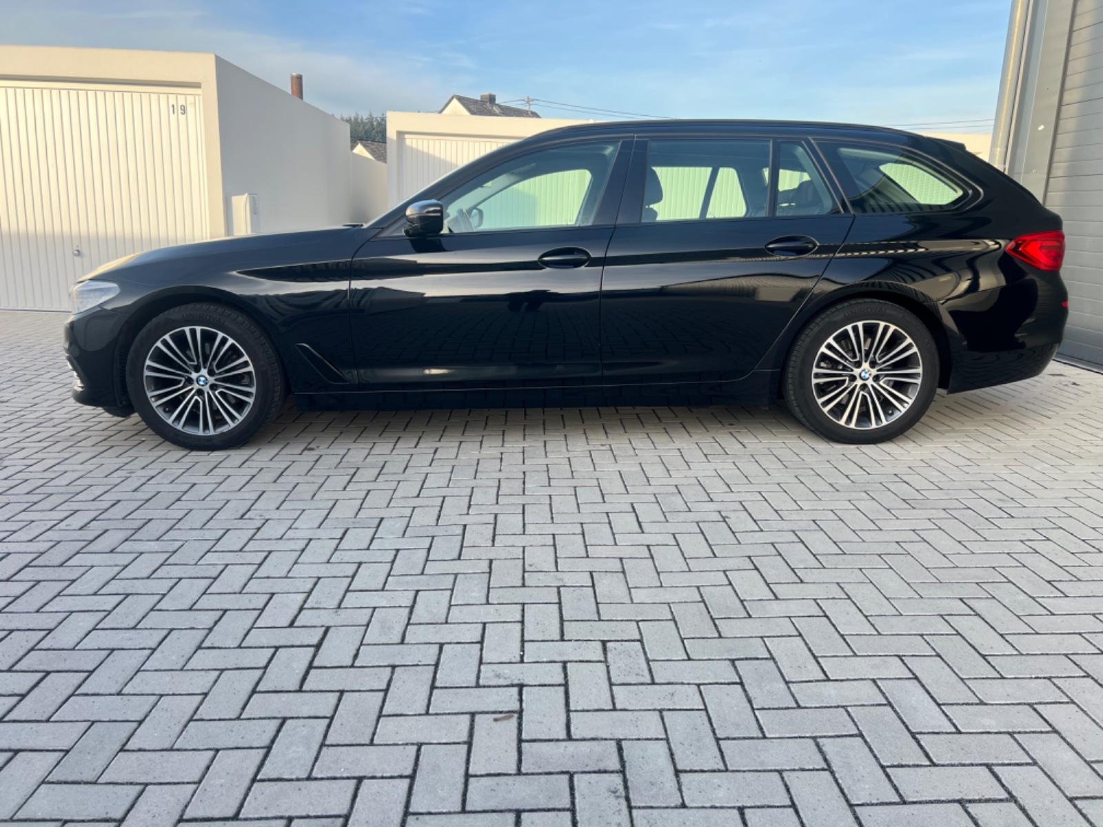 BMW 520 d Touring Sport Line*AHK*AMBIENTE*HEAD-UP*LE