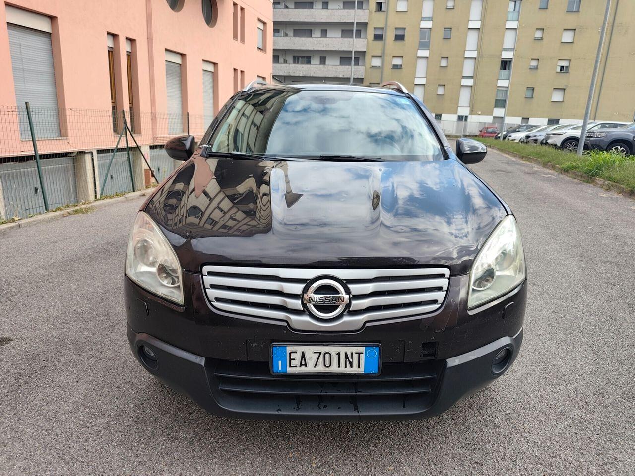 Nissan Qashqai+2 2009 — rear view