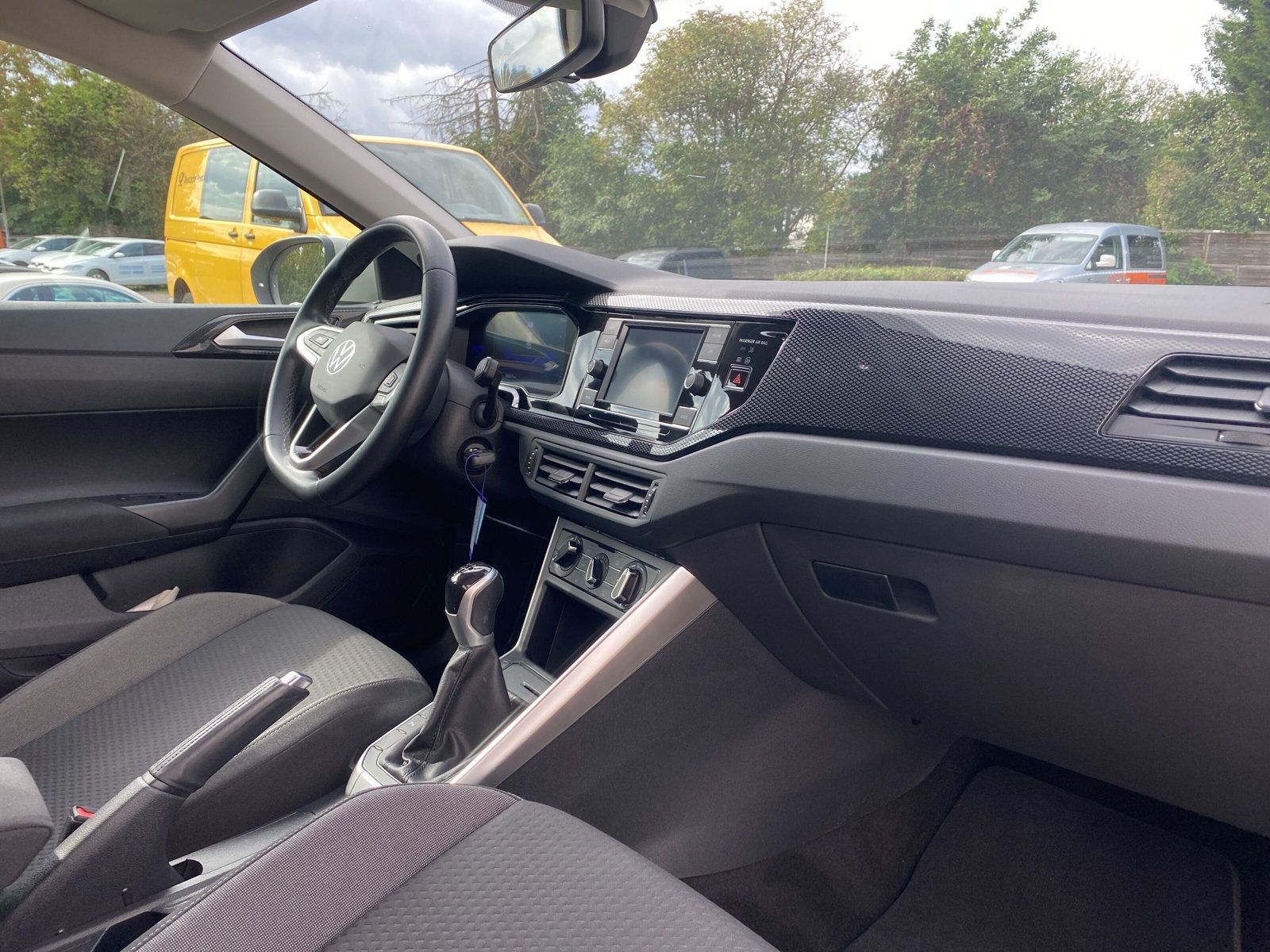 Fahrzeugabbildung Volkswagen Taigo 1.0 TSI Life LED APP PDC SHZ LM17