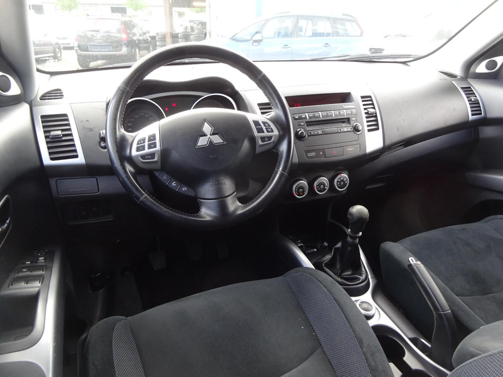 Mitsubishi Outlander 2.2 DI-D Intense 4WD TC-SST