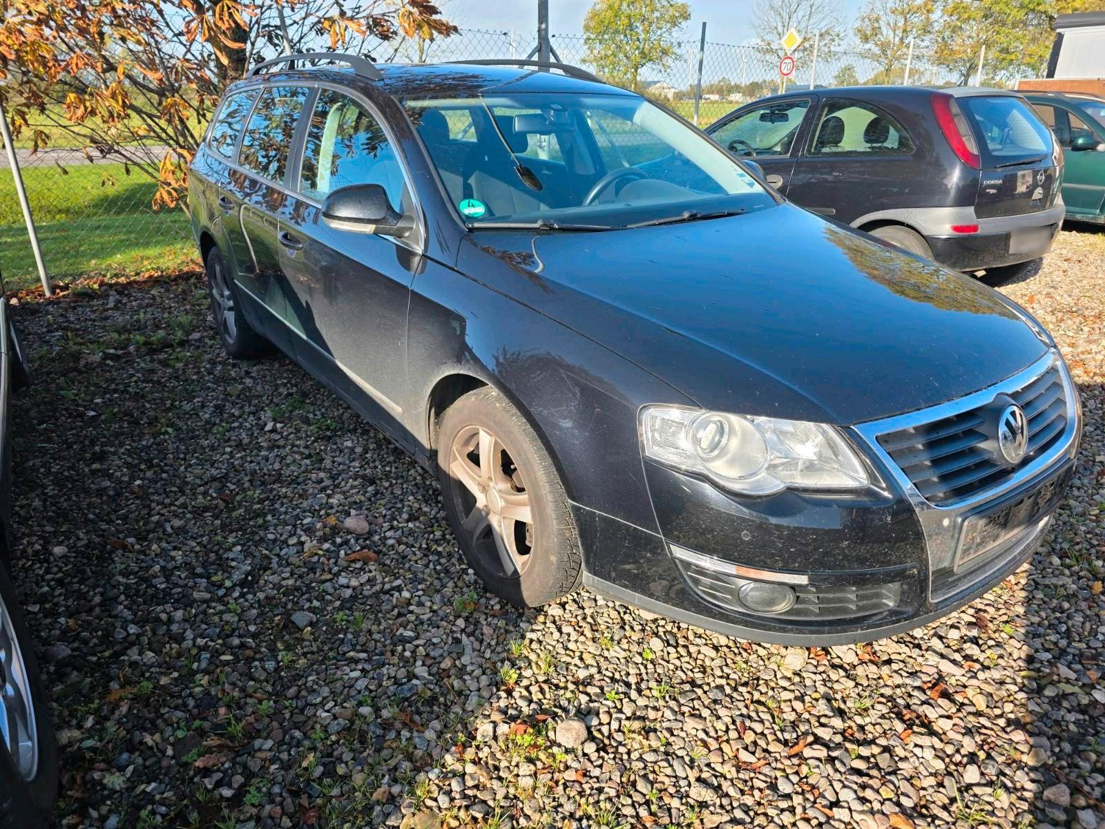 Volkswagen Passat 2010 — вигляд ззаду