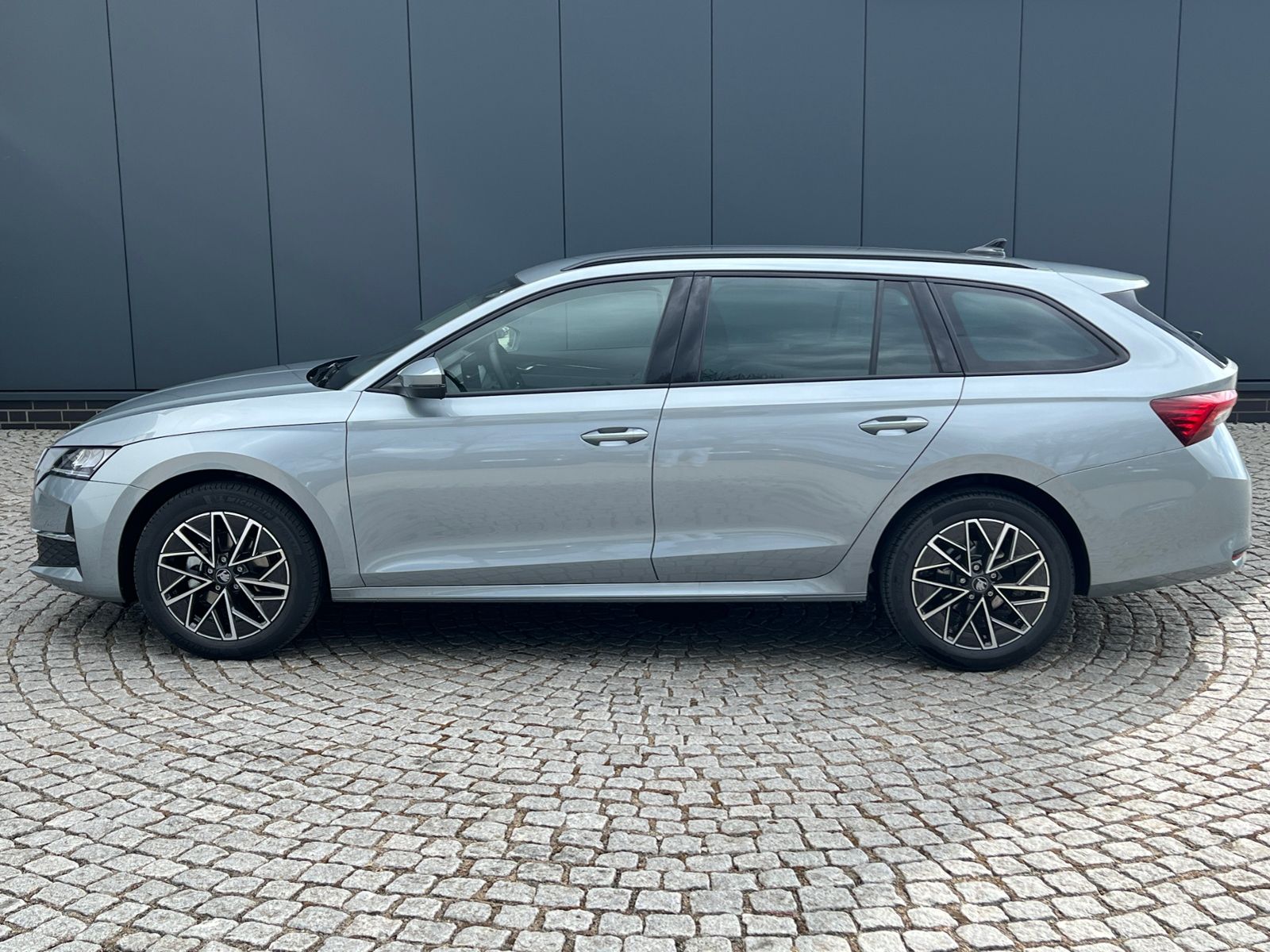 Fahrzeugabbildung SKODA Octavia Combi Balance 1.5 TSI mHEV DSG *AHK, Tra