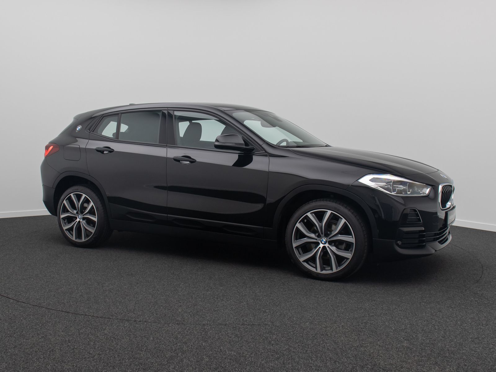 Fahrzeugabbildung BMW X2 sD18i AdvantagePlus HiFi DAB Sportsitz 19Zoll