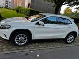 Mercedes-Benz Mercedes Benz GLA 220 - Mercedes-Benz GLA 220: Limousine