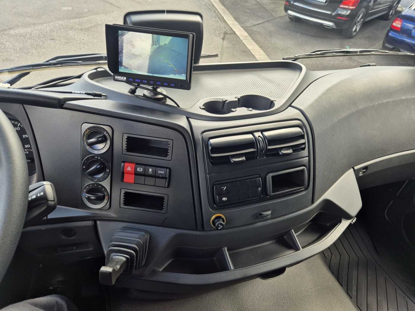 Fahrzeugabbildung Mercedes-Benz Atego 818 L Koffer, 4 Stück vorhanden