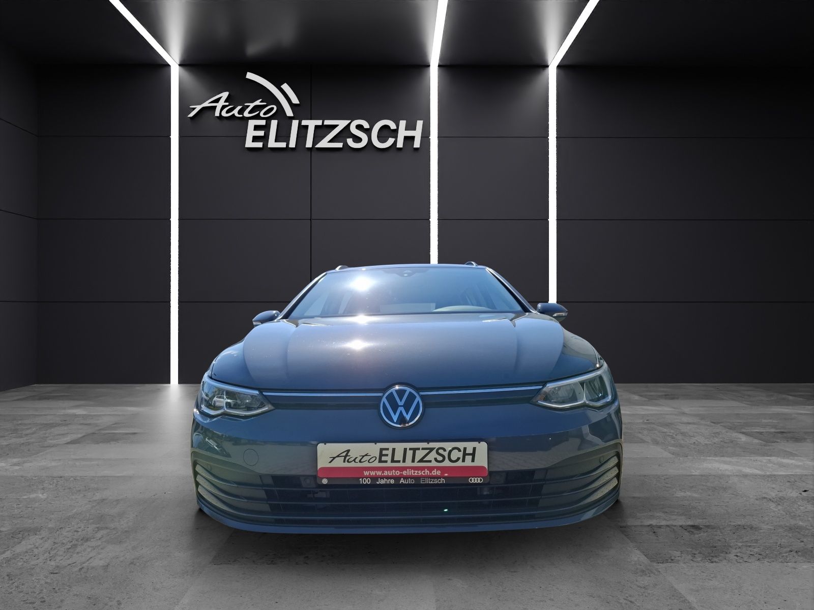 Fahrzeugabbildung Volkswagen Golf VIII Variant eTSI Life DSG LED AHK Navi AID