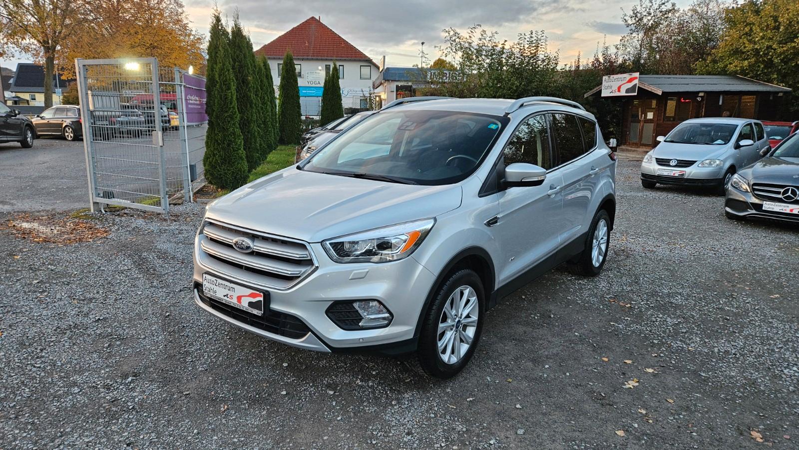 Ford Kuga Titanium 4x4 AHK Automatik / Inkl. Garantie