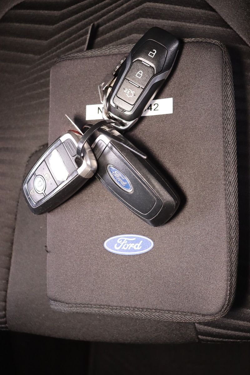 Fahrzeugabbildung Ford S-MAX * Navi * Bi-Xenon * PDC