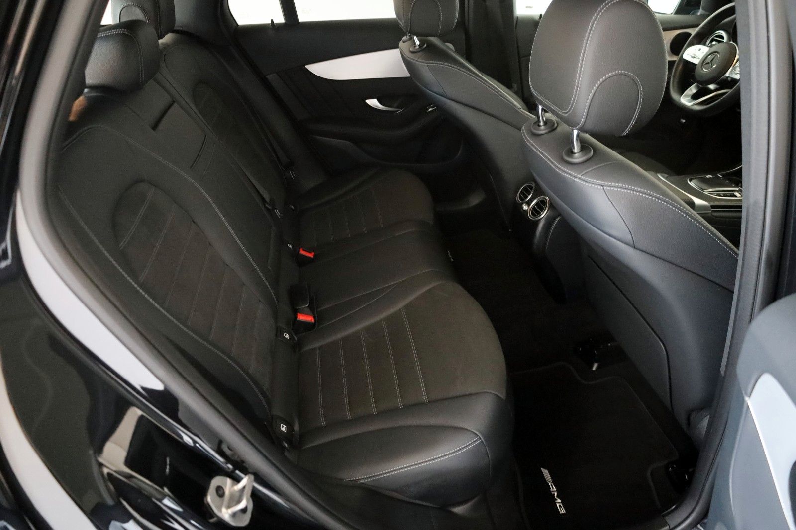 Fahrzeugabbildung Mercedes-Benz GLC 200d AMG Line TLeder,Navi,LED,Night/Park Pak
