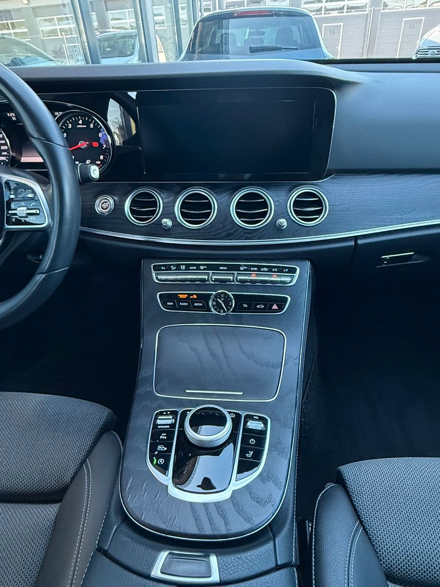 Fahrzeugabbildung Mercedes-Benz T-Modell E 200,Navi,Sitzh.