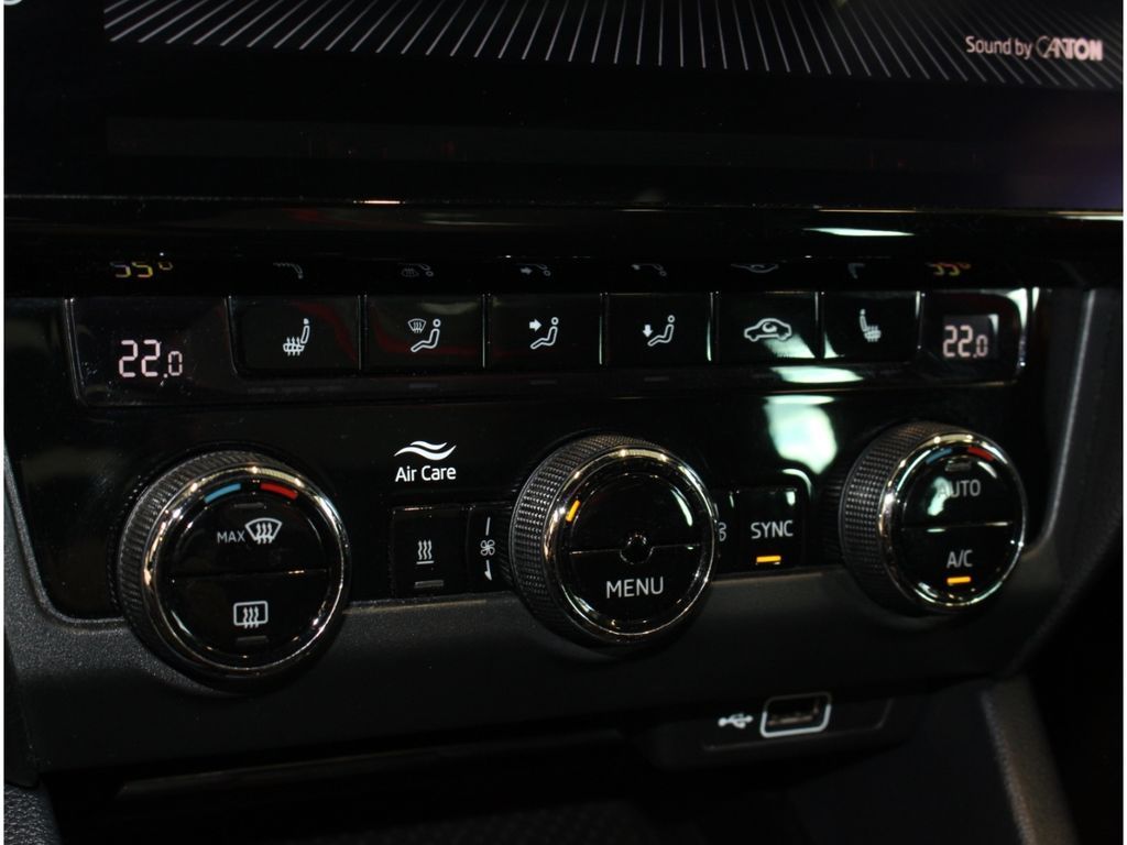 Fahrzeugabbildung SKODA Octavia 2.0 TSI RS 245 1.Hand*Standheizung