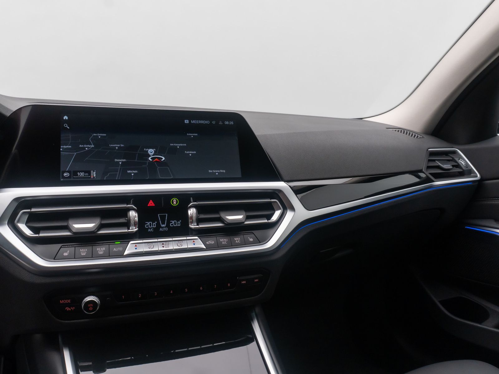 Fahrzeugabbildung BMW 320d Sport Line DAB Alarm PDC GeschwindigReg 17"