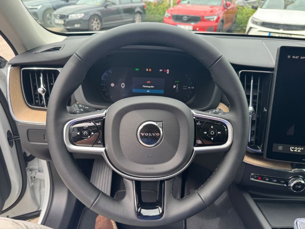 Fahrzeugabbildung Volvo XC60 T6 AWD Plus Dark+LagomPak+AHZV+SOFORT