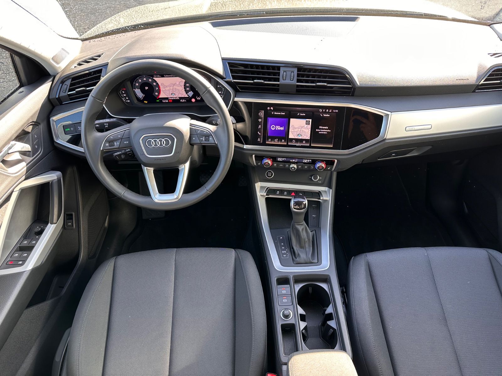 Fahrzeugabbildung Audi Q3 35 TFSI S line S Tronic Navi/ACC/SHZG/LED/PDC