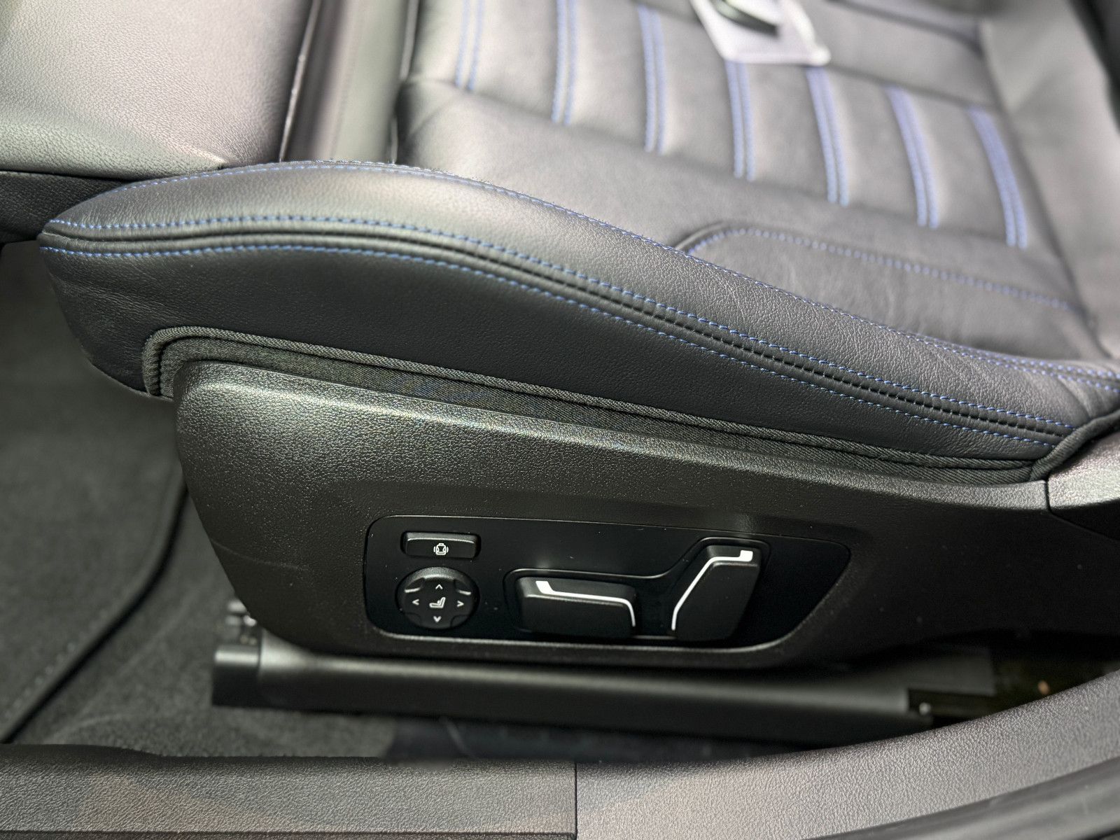 Fahrzeugabbildung BMW M340i Limousine xDrive |M-SITZE|H/K|PANO