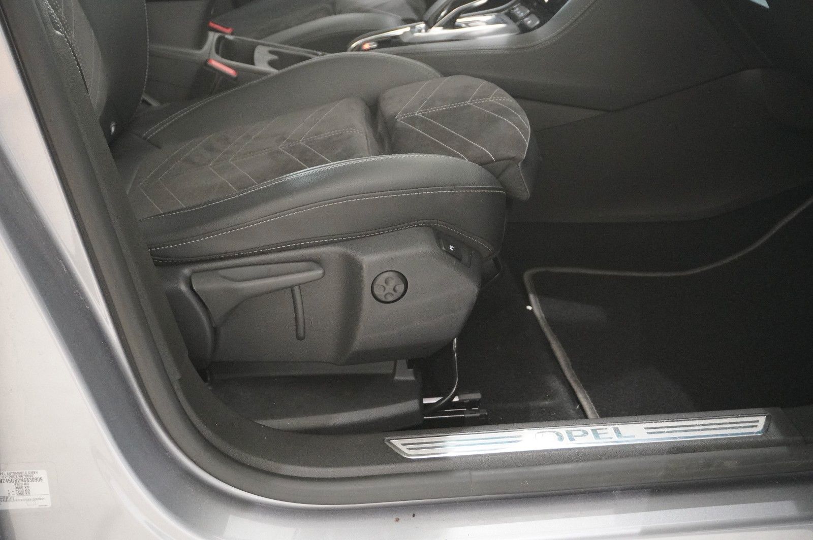 Fahrzeugabbildung Opel Grandland (X) ULTIMATE 4HYBRID NAVI/LED/SPORT/SH