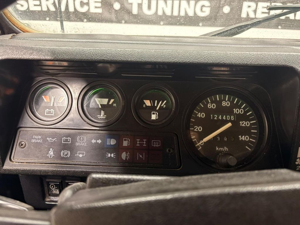 LAND ROVER Defender 90 E Station Wagon RADIO LAND ROVER Defender 90 E Station Wagon RADIO