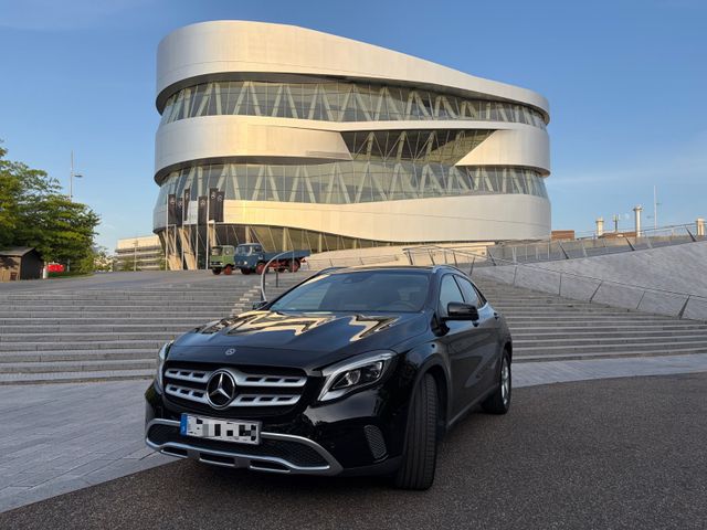 MERCEDES-BENZ GLA 180 - Scheckheft | Business-Paket | Standhei